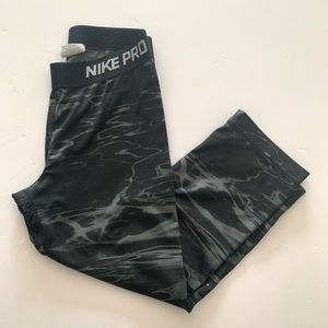 Nike pro 3/4 knee leggings, size M